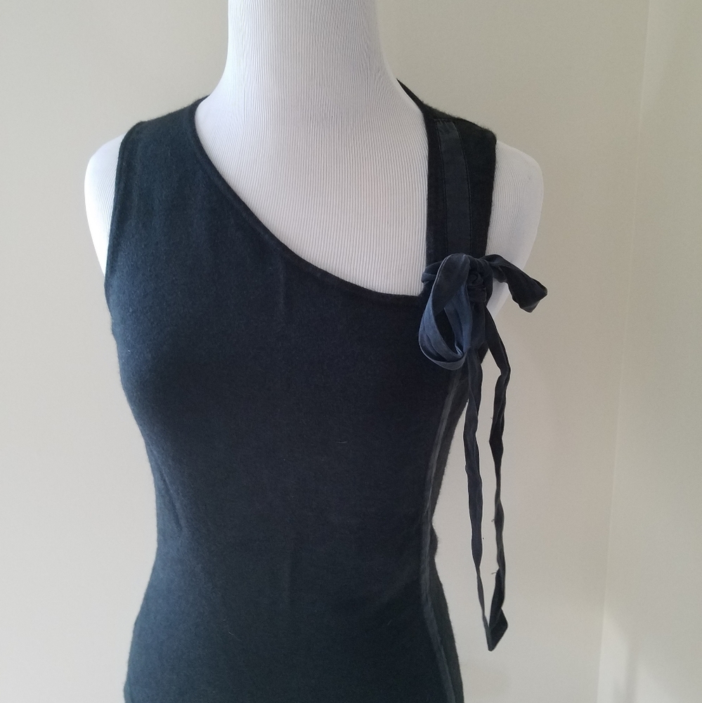 Banana Republic black sleeveless top